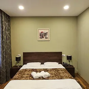 Boutique Iveria فندق